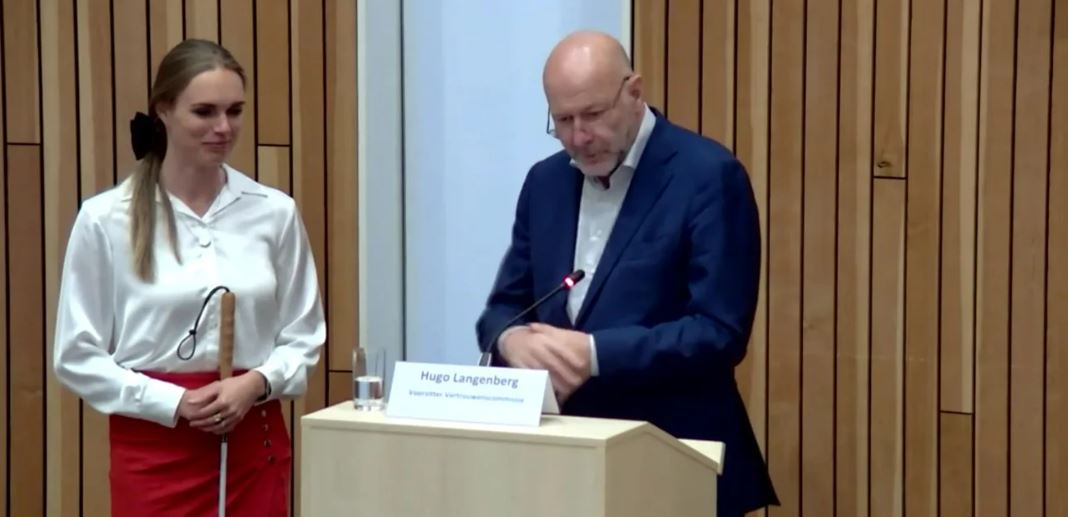 Sleutelstad – Tjarda ‘Blindfluencer’ Struik wordt burgemeester van LeiderdorpTjarda Blind